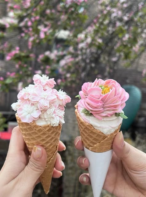 Flower Ice Cream, Pastel Cupcakes, Flower Ice, Study With Me, Kawaii Cooking, Pretty Dessert, Japanese Dessert, Ice Cream Party, Kawaii Food