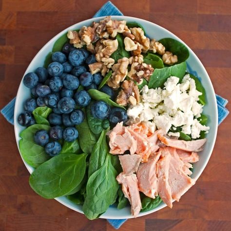 Roasted Salmon Spinach Salad - 2teaspoons Roasted Salad, Salad Salmon, Salmon Salad Recipes, Blueberry Salad, Salmon Spinach, Vegetable Soup Healthy, Spinach Salad Recipes, Taco Salads, Best Fat Burning Foods