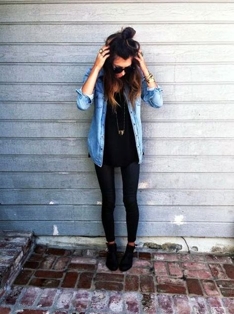 20 Cute Outfits With Black Ankle Boots To Copy Chambray Shirt Outfits, Look Legging, Boots Outfit Ankle, Boho Mode, Mode Tips, Outfit Chic, Outfit Trends, Olivia Palermo, Clothing Essentials