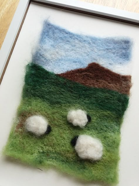 Needle Felted landscape Felting Landscapes Inspiration, Landscape Needle Felting, Felt Landscape Art, Needle Felting On Canvas, Needle Felting Flat, Needle Felting Scenes, Needle Felt Art Pictures, Needle Felting Gifts, Needle Felt Landscapes