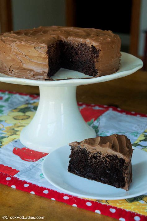 Crock-Pot Chocolate Cake - This easy recipe for Crock-Pot Chocolate Cake features a boxed cake mix and is the perfect beginners recipe for learning how to bake in your slow cooker! [Vegetarian] #CrockPotLadies #CrockPot #SlowCooker #Chocolate #Cake #CakeMix Cakes In Crockpot Easy Recipes, Cake In A Crockpot Recipes, Chocolate Cake In Crockpot, Crockpot Chocolate Peanut Butter Cake, Crockpot Cake Recipes, Crockpot Chocolate Cake, Slow Cooker Chocolate Cake, Chocolate Cake Gluten Free, Crockpot Chocolate