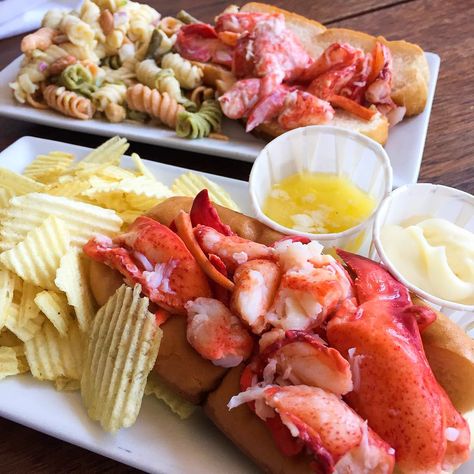 Is the best lobster roll in Portland, Maine, actually a taco? Not necessarily, but you’ll have to visit these nine iconic lobster-forward establishments to find out. Maine Lobster Roll, Lobster Cream Sauce, Maine Seafood, Best Lobster Roll, Caramel Pears, Lobster Salad, Roasted Butternut Squash Soup, Fresh Oysters, Grape Salad