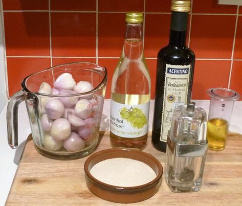 Shallots Recipe, Shallot Recipes, Pickled Shallots, Best Pickles, Onion Recipes, Pickled Onions, Bbc Good Food Recipes, White Wine Vinegar, Pickling Recipes