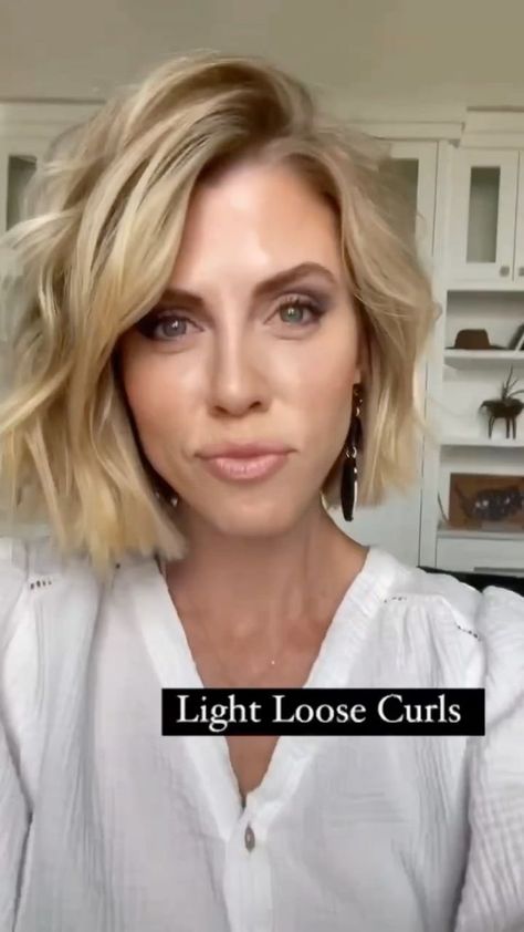 Curling Wand Short Hair, Short Shoulder Length Hair, Jocelyn Mcclellan, Highlight Colors, Sleek Short Hair, Edgy Bob, Short Hair Waves, Messy Bob Hairstyles, Hair 2022