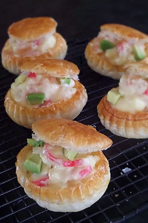 Ricotta Rolls, Pastry Recipes Savory, Puff Pastry Recipes Savory, Christmas Dinner Recipes, Recipes Savory, Tea Party Food, Cooking Seafood, Rice Pasta, Christmas Food Dinner