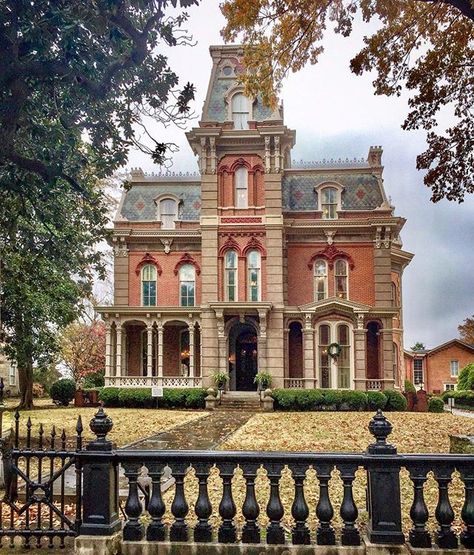 Resplendent Second Empire built in 1870 Memphis, Tennessee  Photo Ed (@godzilla1950) Second Empire House, Victorian Architecture Interior, Empire House, Empire Architecture, Victorian House Plans, Mansion Exterior, Victorian Style Homes, Victorian Buildings, Old Mansions