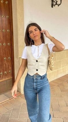 Retro Elegant Outfit, Outfits With Suit Vests For Women, Cute Work Fits, Womens Vest Outfit Casual, Modest Office Outfits Women, Semi Professional Outfits Women, Outfits Chalecos, Outfit Ideas University, Waistcoat Outfit