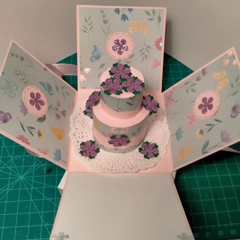 Paper cake in a box! Greeting card and gift idea together for a birthday. I'm able to create on commission, so please DM me for infos. Have a great day #cardmaking #paper #handmade #createdbyhand #cake #papercake #greetingcardandgift #giftidea #paperaddict #amazingpaper #cool #birthday #birthdaygreetingcard #birthdaygiftideas Birthday Cale, Paper Handmade, Paper Stuff, Paper Cake, 3d Paper, Birthday Gift Ideas, Handmade Paper, Birthday Greeting Cards, Homemade Gifts