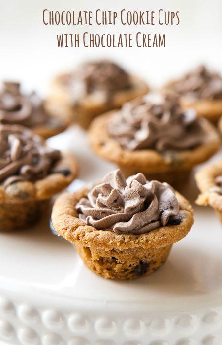 Chocolate lover? We thought so. Turn chocolate chip cookies into cute and yummy cups filled with chocolate cream goodness! Chocolate Chip Cookie Cups, Nutella Fudge, Peanut Butter Nutella, Pillsbury Recipes, Fudge Cookies, Baking Cocoa, Cookie Cups, Crumpets, Chocolate Chip Cookie Dough