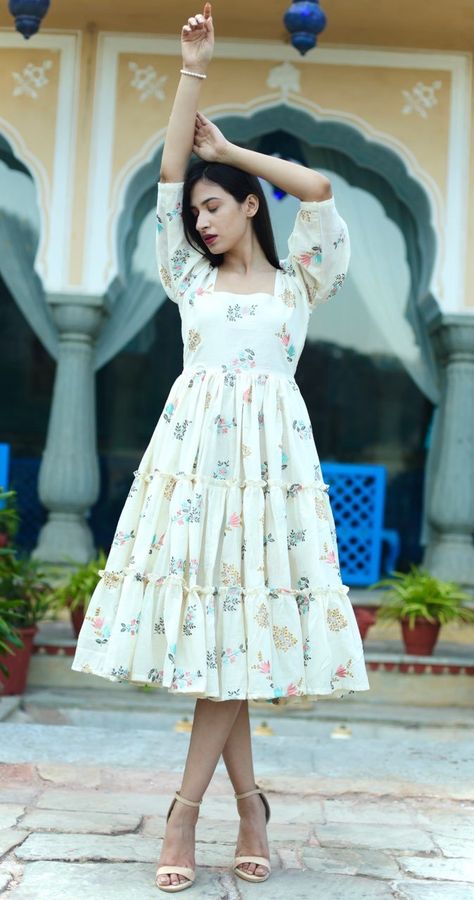 Tunics Designs Latest, Latest Dresses Indian Party Wear, Simple Party Wear Dress, Simple Party Wear, Party Wear Dresses Western, Dresses For Women Western, Long Frocks For Girls, Floral Anarkali, Anarkali Kurtis