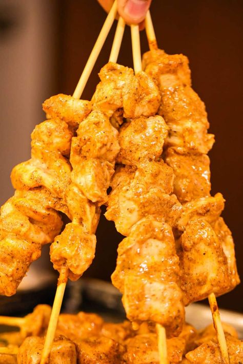 Shish Tawook (Middle Eastern Chicken Skewers) - Chef Tariq Pot Man, Olive Oil Pizza, Middle Eastern Chicken, Shish Tawook, Marinating Chicken Breast, Tin Recipes, Chicken Grilled, Air Fried Food, Meat Platter