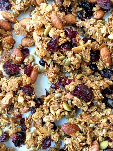 Granola Clusters Recipe, Homemade Granola Healthy, Granola Bites, Granola Recipe Healthy, Granola Clusters, Simple Baking, Best Granola, Trail Mix Recipes, Granola Recipe Homemade