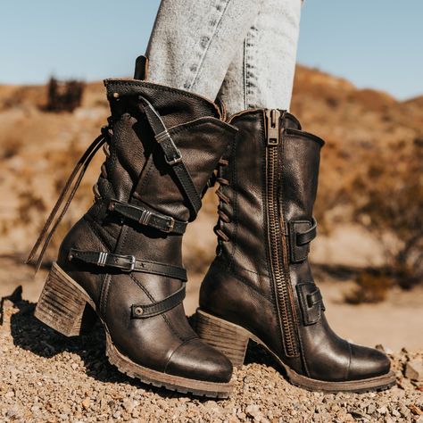 Freebird Shoes, Boho Boots, Handcrafted Boots, Freebird By Steven, Estilo Chic, Leather Boots Women, Cool Boots, Moto Boots, Leather Booties