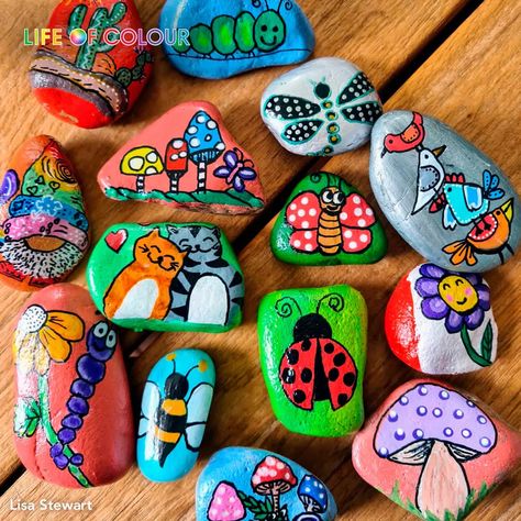 Kreativne Ideje, Artsy Accessories, Shell Crafts Diy, Acrylic Paint Pens, Rock Painting Ideas Easy, Fabric Pen, Paper Craft Diy Projects, Hand Painted Stones, Paint Rock