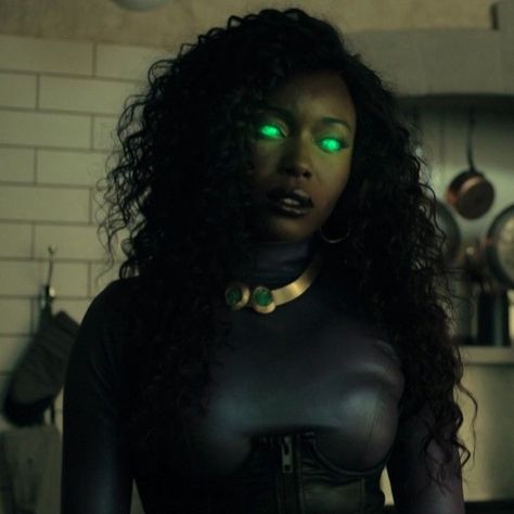 Starfire Titans, Starfire Dc, Anna Diop, Titans Dc, Hayley The Originals, Action Icon, Tim Drake Red Robin, Titans Tv Series, Nightwing And Starfire