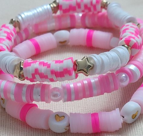 Bracelets Preppy, Shell Hanging, Make Clay Beads, Pink Beaded Bracelet, Beaded Bracelet Stack, Girly Bracelets, Handmade Jewelry Business, Pink Beaded Bracelets, Clay Bead Necklace