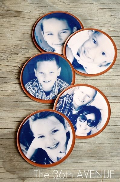 DIY Jar Lid Magnets - Cute gift for grandparents!  Could decorate the edge with lace, trim, buttons, etc. Mason Jar Lids Crafts, Jar Lid Crafts, Picture Magnets, Easy Diy Christmas Gifts, Canning Lids, Rustic Crafts, Jar Diy, Easy Christmas Diy, Mason Jar Diy