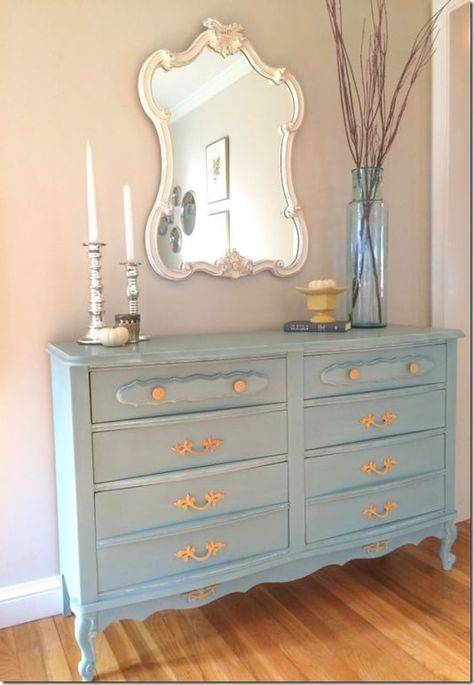 French Dresser Makeover, French Dresser, Blue Dresser, Shabby Chic Dresser, Casa Vintage, Shabby Chic Bathroom, Furniture Rehab, Dresser Makeover, Refurbished Furniture