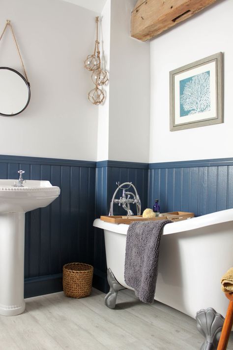 Country cottage bathroom - New England style - Farmhouse - Bathroom - Other - by Beautiful Rooms by Zoe Colonial Style Bathroom, Seaside Bathroom Decor, New England Bathroom, Country Cottage Bathroom, New England Cottage, Victorian Bath, White Beadboard, Country Baths, Stiffkey Blue