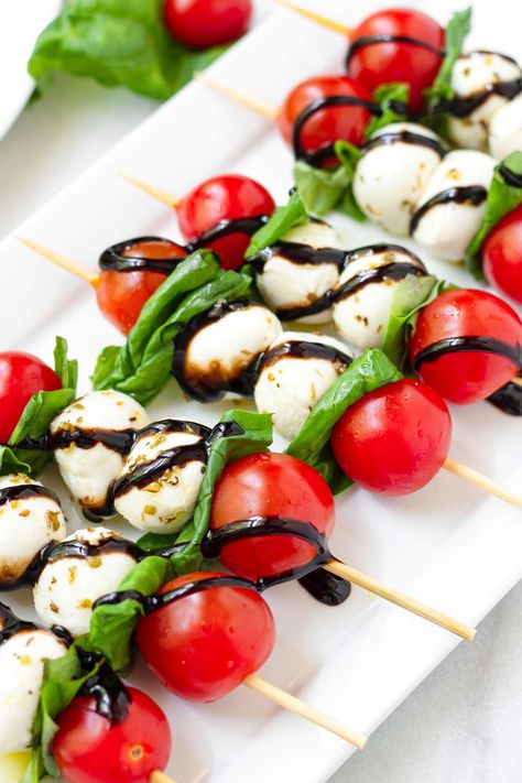 Caprese Skewers with balsamic glaze! These cute little balsamic glaze skewers are so easy to make and perfect for the holidays. They are festive and so delicious. Finished with a generous drizzle of balsamic glaze. Shower Finger Foods, Baby Shower Food Menu, Baby Shower Finger Foods, Baby Shower Appetizers, Baby Shower Brunch Food, Boy Baby Shower Food, Shower Snacks, Baby Shower Foods, Baby Bbq