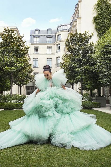 Asian Prom Dress, Cap Sleeve Evening Gowns, Tiered Prom Dress, Crazy Dresses, Giambattista Valli Haute Couture, Haute Couture Gowns, Crazy Rich Asians, Crazy Rich, Green Tulle