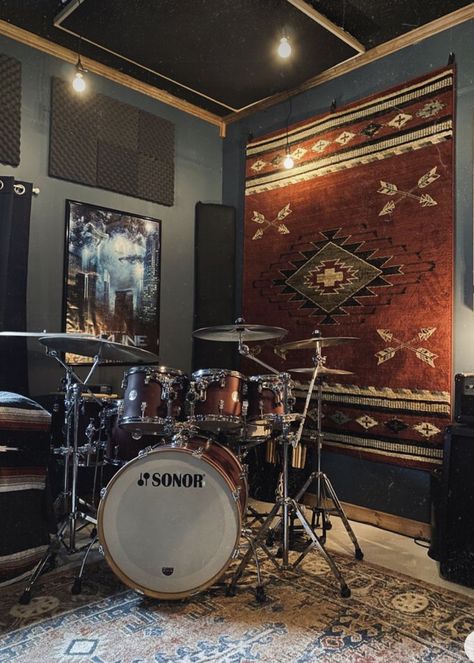 Drumset Room Ideas, Home Drum Room, Drum Kits Aesthetic, Drummer Room Ideas, Drum Room Decor, Drum Set In Bedroom, Room With Drum Set, Drum Set Up, Drum Set Room