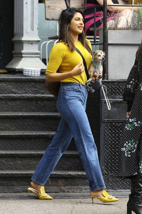 Priyanka Chopra Outfit Ideas, Style Inspiration Petite, Jeans Styling, Celebrity Casual Outfits, Bakery Display, Casual College Outfits, Trendy Dress Outfits, Casual Day Outfits, Yellow Jacket