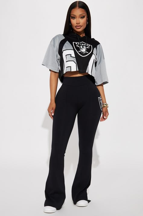 Available In Black. Flare Pant Raiders Graphic Side Screen Split Hem Pair Back To "Raiders Cropped Jersey" Disclaimer: Due To The Printing Process A Difference In Saturation May Occur. Each Garment Is Unique. 95% Cotton 5% Spandex Imported | Raiders Fit And Flare Pant in Black size Small by Fashion Nova Black Flare Pant, Black Leggings Casual, Cropped Jersey, Leggings Outfit Casual, Black Leggings Outfit, Spring Outfits Dresses, Perfect Leggings, Fashion Nova Outfits, Flare Pant