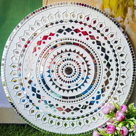 Lippan Art In Circle, Lippan Art Ganesha, Easy Lippan Art, Lippan Mirror, Lippan Art Mirror, Lippan Kaam, Mirror Mandala, Mud Art, Lipan Art