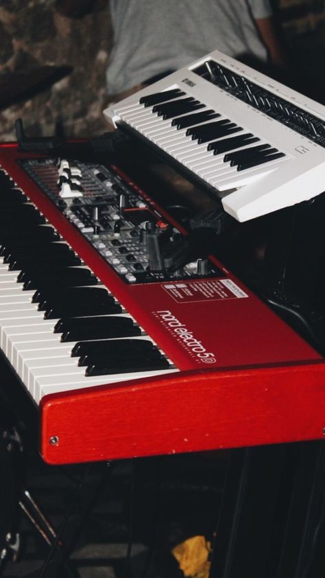 Keyboardist Aesthetic, Synthesizer Aesthetic, Keyboard Piano Aesthetic, Recording Aesthetic, Home Music Studio Setup, Synth Aesthetic, Piano Music Easy, Home Recording Studio Setup, Recording Studio Setup