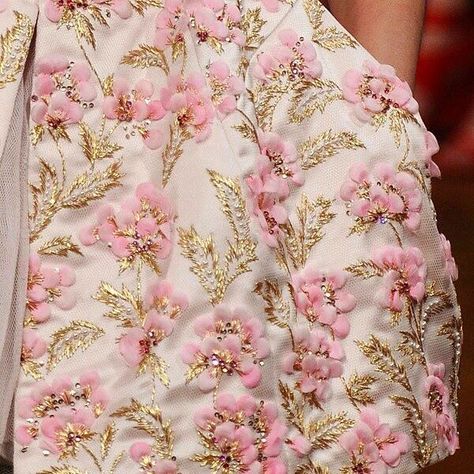 Dior embroidery #dior Dior Embroidery, Haute Couture Embroidery, Creative Textiles, Couture Embroidery, Salwar Kamiz, Couture Details, Floral Fashion, Embroidery Fashion, Embroidery Flowers