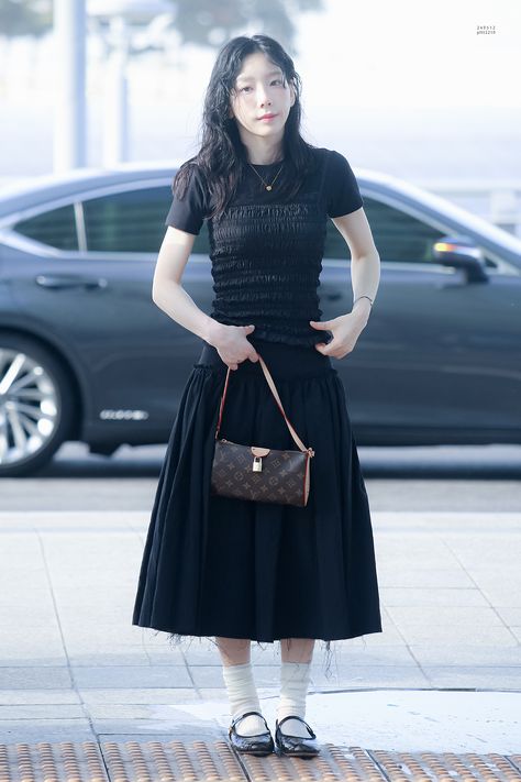 Taeyeon Airport Fashion, Taeyeon Outfit, Taeyeon Airport, Airport Fashion, Girls Outfits, Airport Style, Fashion Girl, Girls Generation, Kpop Girls