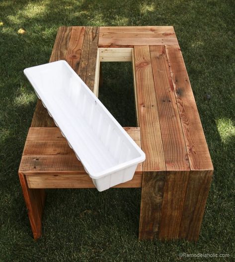 rustic-pallet-wood-coffee-table-remodelaholic-9166-2 Pallet Wood Coffee Table, Outdoor Pallet, Coffee Stations, Drink Cooler, Pallet Outdoor, Outdoor Decorating, Table Diy, Diy Coffee Table, Diy Pergola