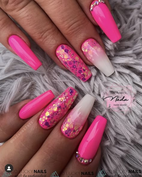 Mothers Day Nails Ideas Acrylic, Creative Pink Nails, Neon Glitter Nails Summer, Fushia Nails Design, Gel Polish Nail Designs Summer, Hot Pink Nails With Design, Pink Nails Neon, Pink Nails With Glitter, Nail Art Rose