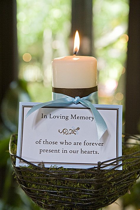 Wonderful way of rememberance at a wedding Memorial Candle, Class Reunion, Wedding Wishes, Samhain, Here Comes The Bride, Wedding Planners, In Loving Memory, Rehearsal Dinners, Family Reunion