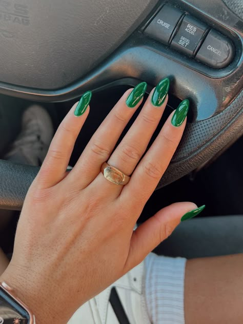 Green Nails Solid Color, Nail Inspo Dip Powder Almond, Emerald Green And Blue Nails, Plain Color Nail Ideas, Green Vacation Nails, Green Almond Acrylic Nails, Kelly Green Nails, Green Nail Inspiration, Green Nails Fall