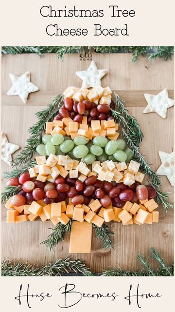 Mini Pecan Cheesecakes, Cheese And Fruit Board, Holiday Fruit Platter, Christmas Cheese Platter, Cheese Tree, Cheese Board Easy, Christmas Cheese Boards, Holiday Cheese Boards, Cheese And Fruit