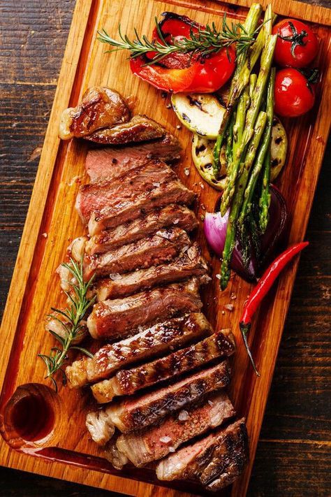 Wine Steak Marinade, Red Wine Steak, Wine Steak, Beef Steak Recipes, Steak Marinade, Grilled Steak, Food Platters, Beef Dishes, Steak Recipes