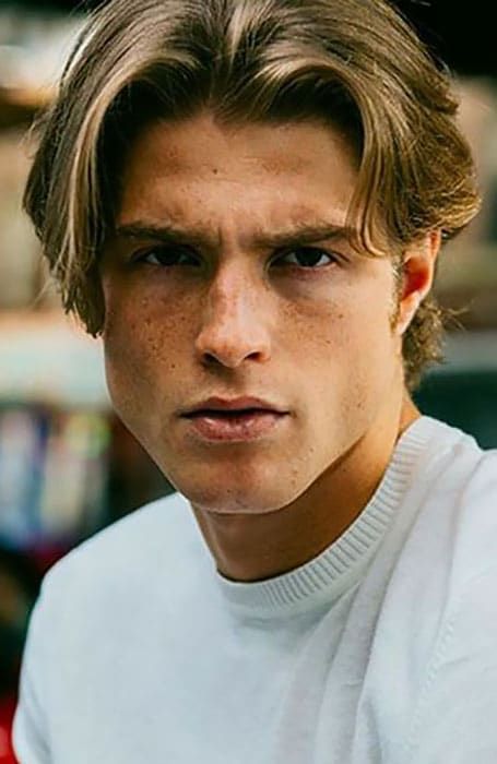 25 Stylish Middle Part Hairstyles for Men in 2022 - The Trend Spotter Hairstyles Man 2022, Men's Middle Part Hairstyle, Guy Haircuts Middle Part, Mens Curtain Haircut, Middle Part With Glasses Men, Middle Parting Hairstyles Men, Trending Men’s Haircuts 2023, Men Hair Styles 2022, Haircut Man Medium