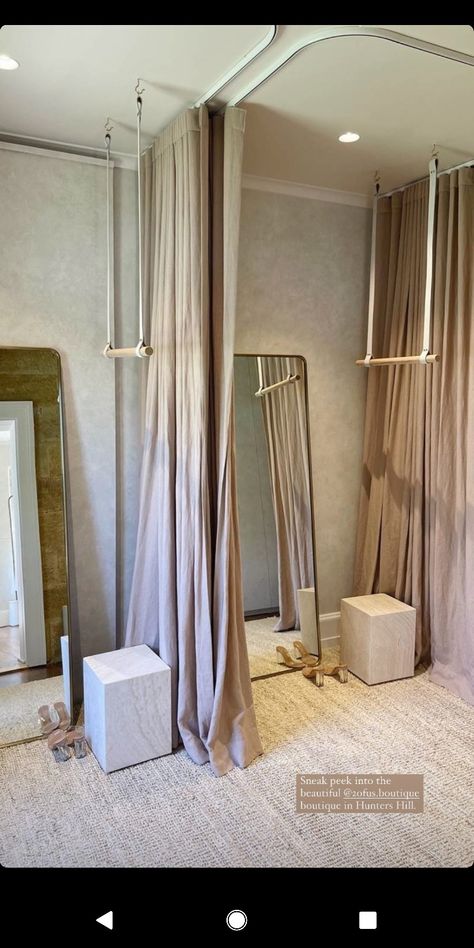 Curtain Fitting Room, Dressing Room Curtains Boutique, Alterations Shop Interior, Dressing Room Retail, Boutique Changing Room Ideas, Boutique Dressing Room Design, Boutique Storage Room, Curtain Dressing Room, Instagram Corner Ideas