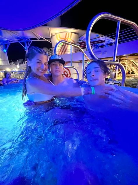 #cruise #cruisefriends #royalcarribean #harmonyoftheseas #hottub Family Cruise Aesthetic, Cruise Teen Club, Dinner Cruise Aesthetic, Cruise Friends, Cruise At Night Aesthetic, Carnival Dream Cruise Ship Pictures, Cruise Friend Group, Teen Vacation, Spring Break Cruise