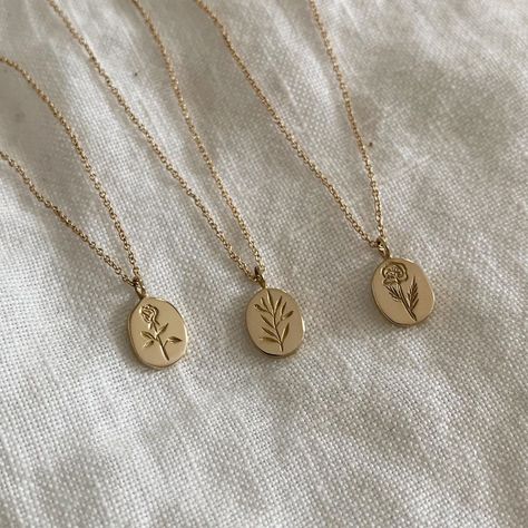 Mushroom Jewelry, Clover Jewelry, Jewelry Accessories Ideas, Gold Jewelry Simple, Dope Jewelry, Classy Jewelry, Gold Earrings Designs, Jewelry Lookbook, Fancy Jewelry