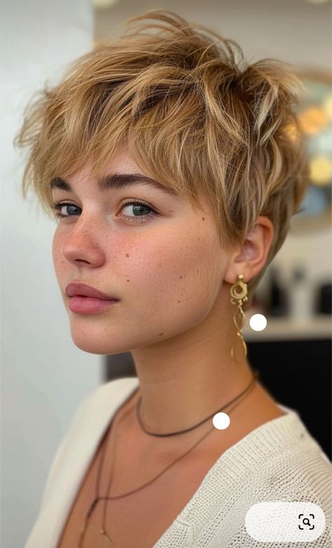 European Pixie Haircut, Haircut For A Round Face, Texture Layers, The Best Haircut, Haircut Tip, Really Short Hair, Hair Inspiration Short, Short Hair Styles For Round Faces, Short Hairstyle