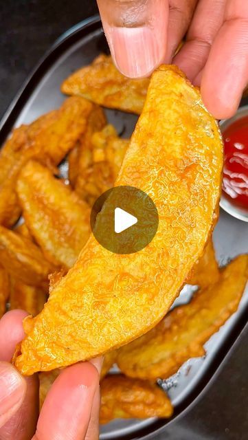 Crispy Potatoes Wedges, Crispy Potato Wedges Fried, How To Make Potato Wedges, Potatoes Wedges Recipe, Potato Wedge Recipes, Deep Fried Potato Wedges, Fried Potato Wedges Recipe, Potato Wedges In Air Fryer, Stove Top Potatoes