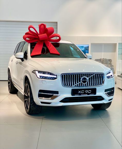 White Volvo Suv, White Volvo Xc90, Volvo Xc90 White, Volvo Xc90 Aesthetic, Mom Car Vehicles, Volvo Xc60 White, Volvo Cx90, Volvo C90, White Volvo