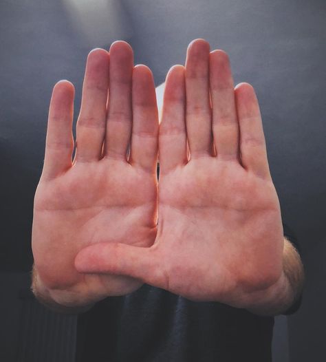 A palm reader told me I had a Simian Line. A single crease across the hand. Apparently it's rare and has lots of interesting meaning. Here's what I learned. Life Line On Hand, Hand Lines Meaning, Palms Hands, Palm Lines Meaning, Palm Reading Lines, Palm Reading Charts, Palmistry Reading, Palm Of Hand, Man Hands