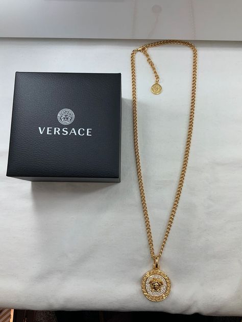 Versace Pendant, Apple Watch Design, Versace Gold, Luxe Jewelry, Pendant Necklace Gold, Gold Sign, Medusa Head, Round Pendant Necklace, Luxury Lifestyle Dreams