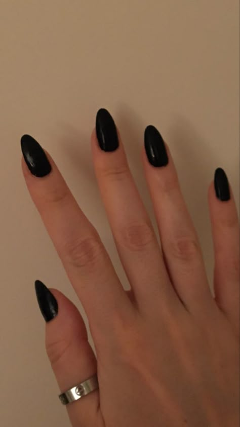 Rounded Acrylic Nails, Black Almond Nails, Black Acrylic Nails, Classy Acrylic Nails, Almond Acrylic Nails, Soft Nails, Oval Nails, Girls Nails, Prom Nails