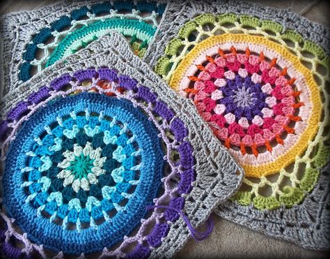 Cheerful and beautiful, these mandalas turned into squares can be turned in pretty much anything you want! Afghans, pillows even ponchos! The Daisy Centre Mandala Square by Zelna Olivier is a lovely looking daisy square which works up really quickly. A great square for a blanket, these beautiful mandala blocks will make a fantastic stashbusting … Mandala Square, Circular Designs, Crochet Mandala Pattern, Crochet Motif Patterns, Crochet Blocks, Crochet Circles, Crochet Mandala, Crochet Motifs, Crochet Square