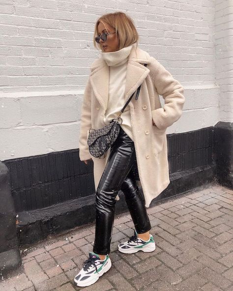 cream coat, pvc trousers and dad trainers Trousers Outfit Winter, Leather Trousers Outfit, Pvc Trousers, Trainers Outfit, Trousers Outfit, Pvc Hose, Looks Street Style, Leather Trousers, Fall Winter Outfits